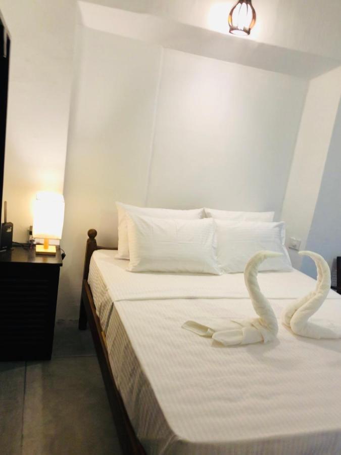 Haus 35 Bed & Breakfast Weligama Ngoại thất bức ảnh